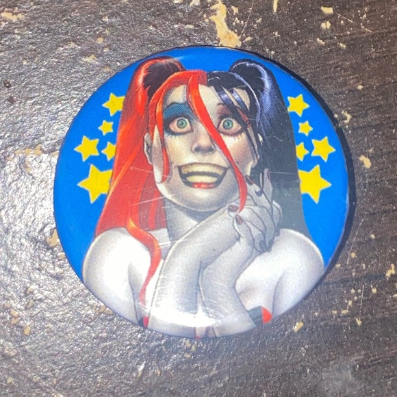 Vintage Harley Quinn Pin - Picture 2 of 3